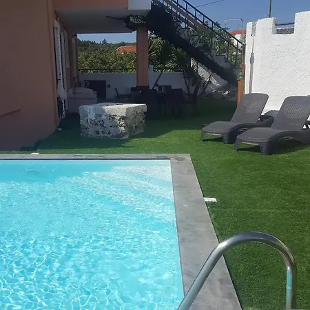 Apartment Aliki's Studio By A Shared Pool